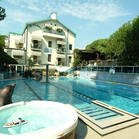 Hotel Flora ミラノ・マリッティマ エクステリア 写真
