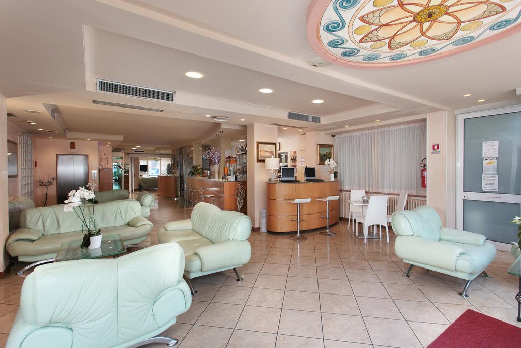 Hotel Flora ミラノ・マリッティマ エクステリア 写真